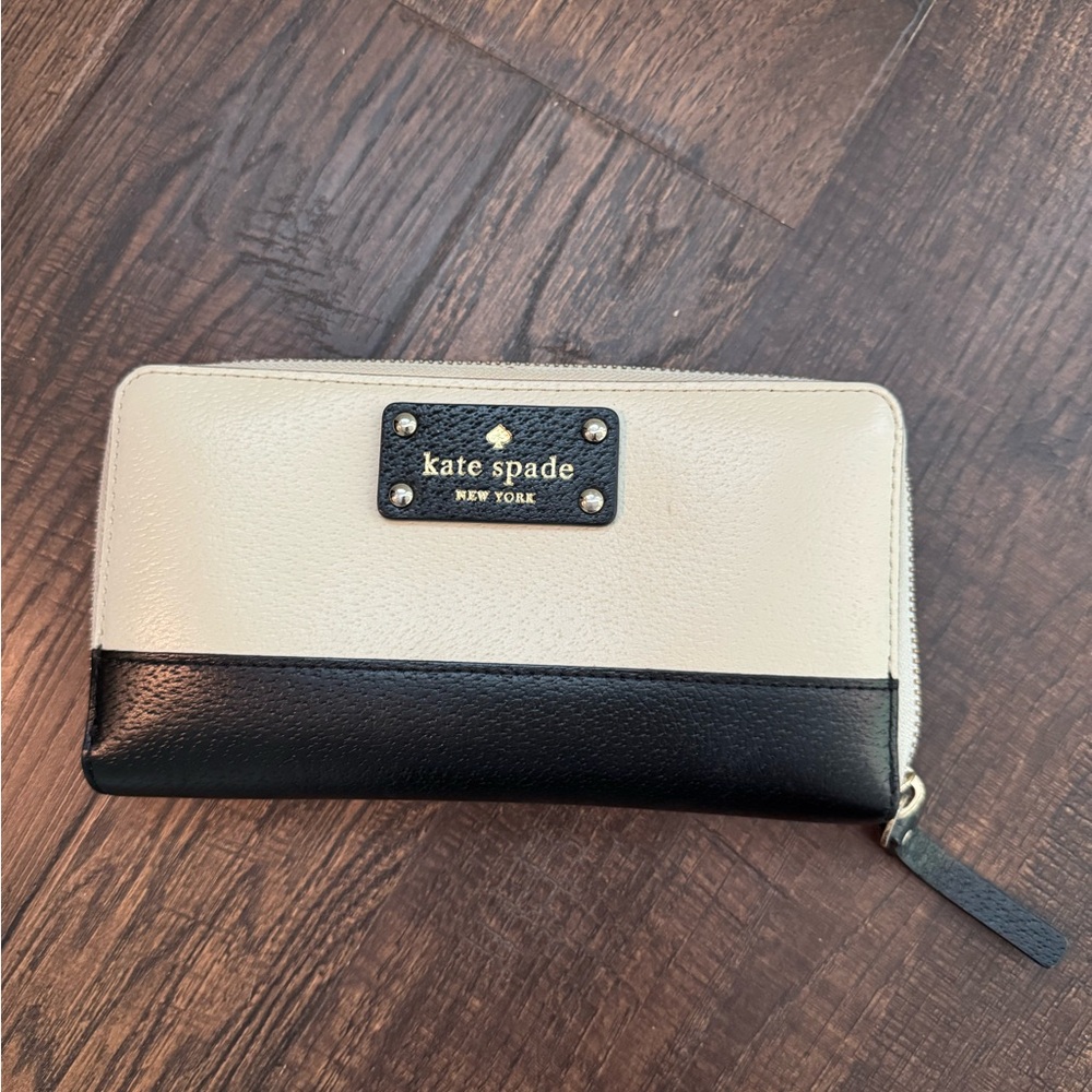 Kate Spade Black and Cream Wallet